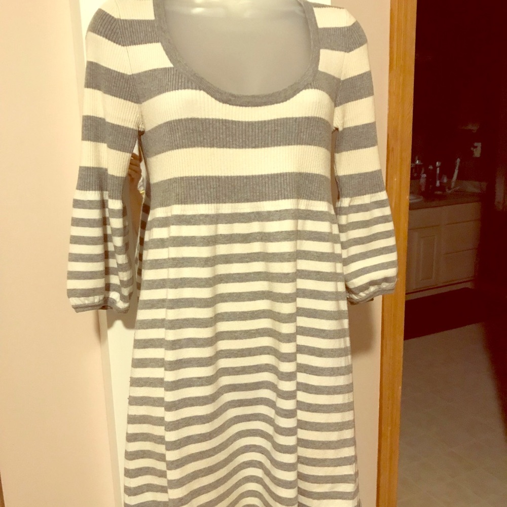 Scoop neck gray and white sweater dress